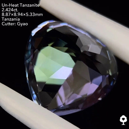 非加熱タンザナイト2.424ct. 変則キューブペアシェイプ ゲオちゃん作品