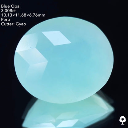 柔らかいブルーの中央にキューブが配置されたレアカット★ブルーオパール3.008ct ゲオちゃん作品