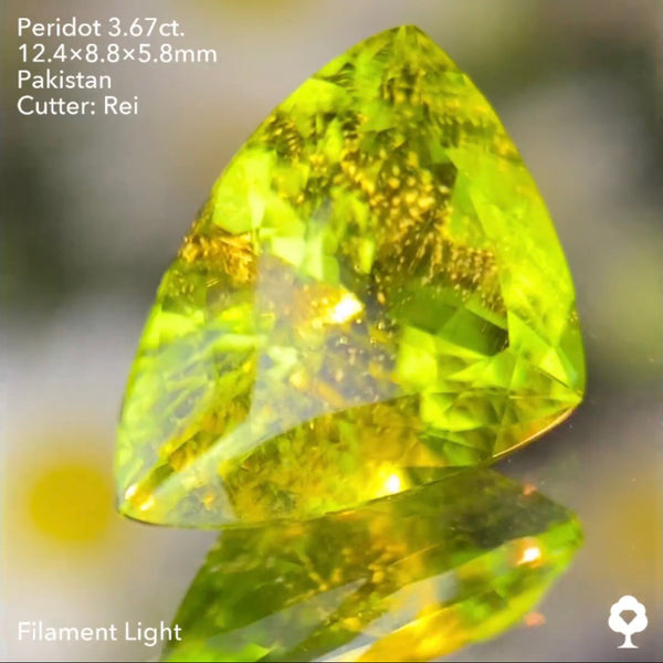 雪インクル舞う葉っぱのような可愛いトリリアント★パキスタン産ペリドット 3.67ct
