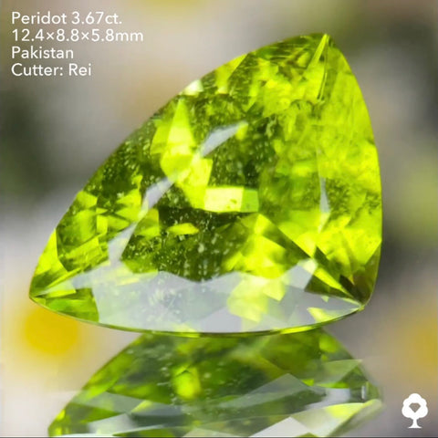 雪インクル舞う葉っぱのような可愛いトリリアント★ペリドット 3.67ct パキスタン産レイちゃん作品