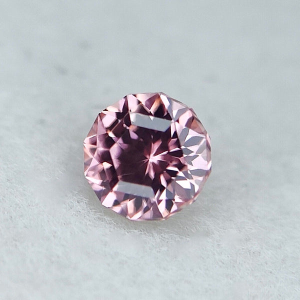 【チャットオークション御落札様専用】レアなシッカリピンクカラー✨ ZBカットで楽しむピンクジルコン0.244ct★4ZBご利用価格★