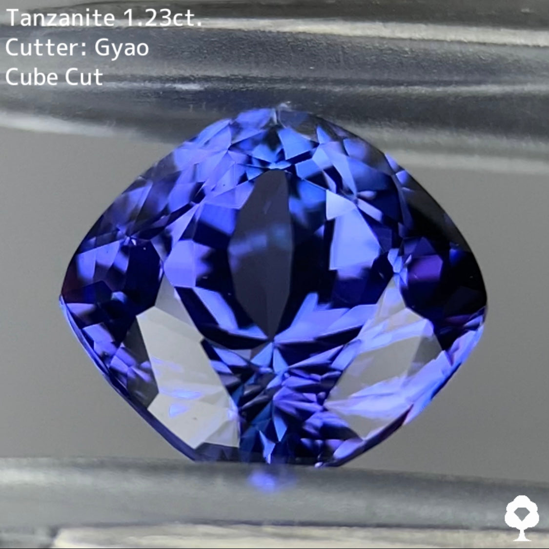 【お客さま専用】花のような煌めきを放つ多色性感じる美色クッションタンザナイト 1.23ct  ゲオちゃん作品【Cube Cut】20ZBご利用価格