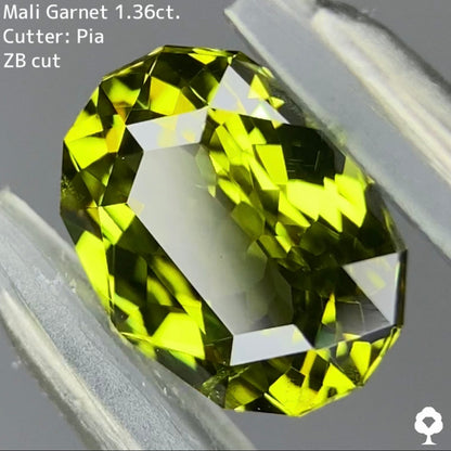 爽やかで深みもある美色のテーブル周りには宝石のカタチ★マリガーネット 1.36ct