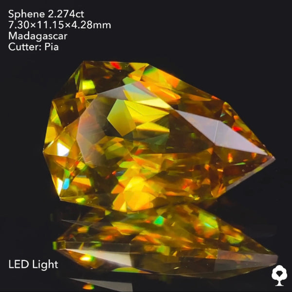 槍型から放たれるカラフルなファイアーが抜群のマダガスカル産★スフェーン2.274ct ピアッちゃん作品