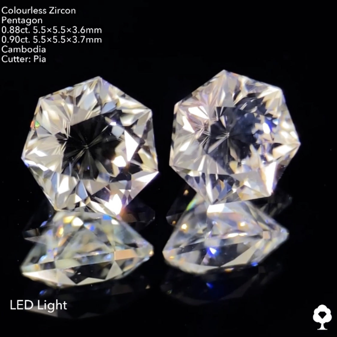 【SOLD OUT】カラーレスジルコンジルコン 0.78ct. / 0.85ct. 2個セット計1.63ct ピアッちゃん作品