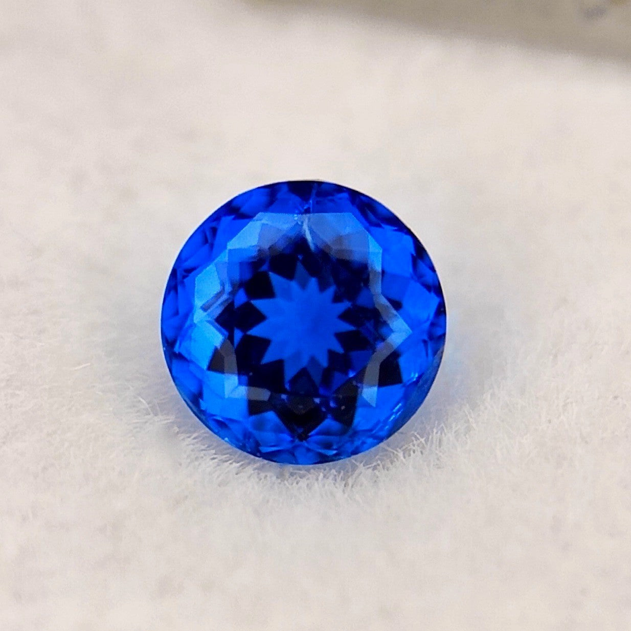 【SuperCubeカット】アウイナイト 0.163ct